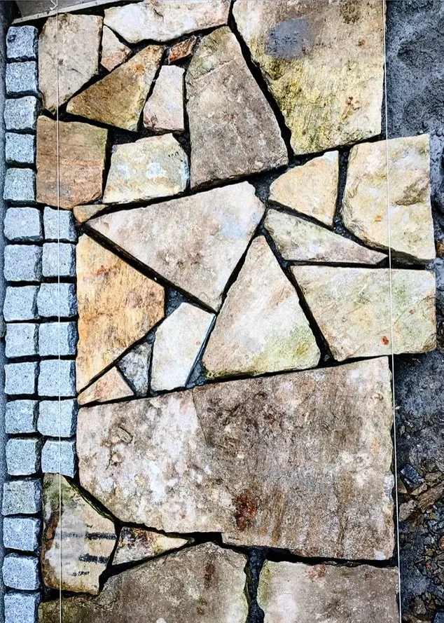 Rehabilitación de vivenda tradicional entre medianeiras en Compostela | Marxe Arquitectura + Territorio